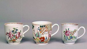 Filiżanka kawy Liverpool, ok. 1750-80; porcelanowa filiżanka do kawy Lowestoft, 1778; Porcelanowa filiżanka do kawy Worcester, ok.1750-70